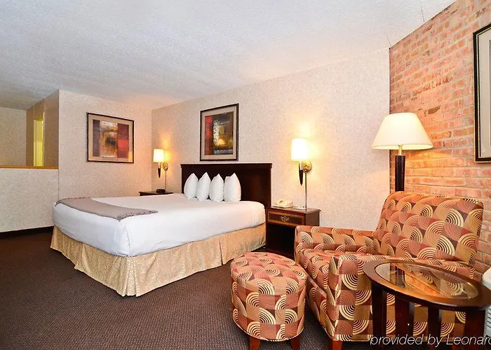 Hotel Clock Tower And Conference Center - 3*