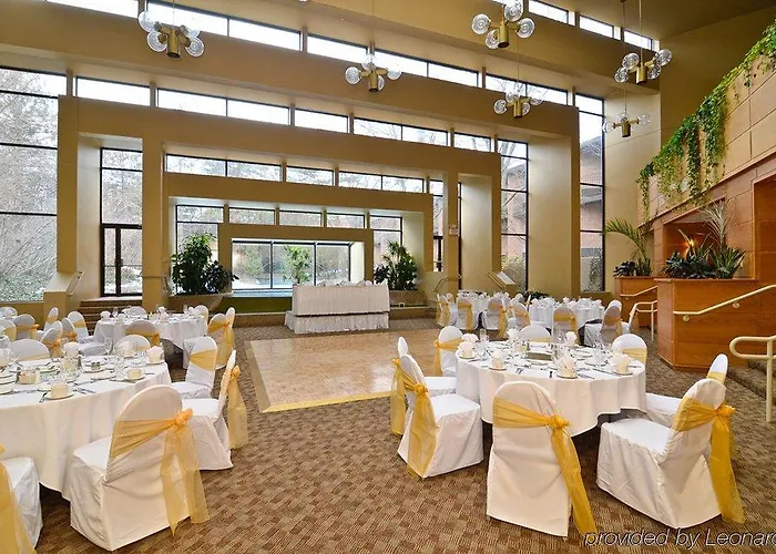 Hotel Clock Tower And Conference Center - Rockford