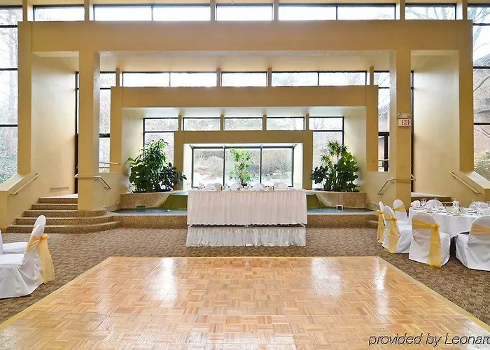 Clock Tower And Conference Center - Hotel Rockford